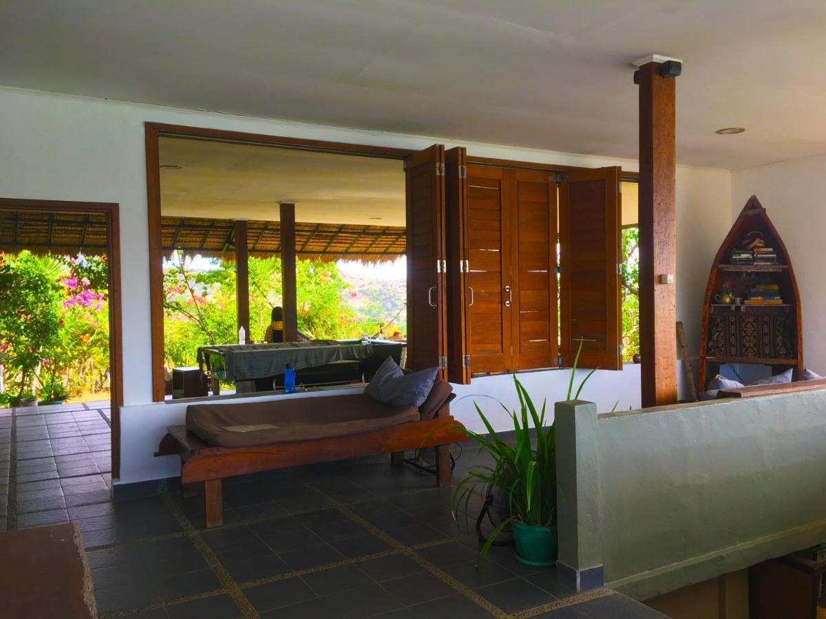 Merdeka House Maluk Esterno foto