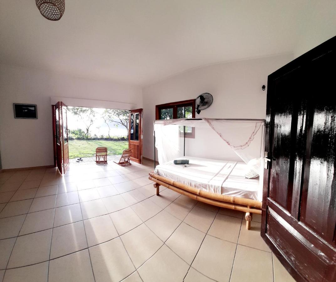 Merdeka House Maluk Esterno foto