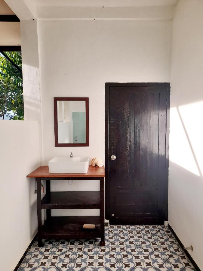 Merdeka House Maluk Esterno foto