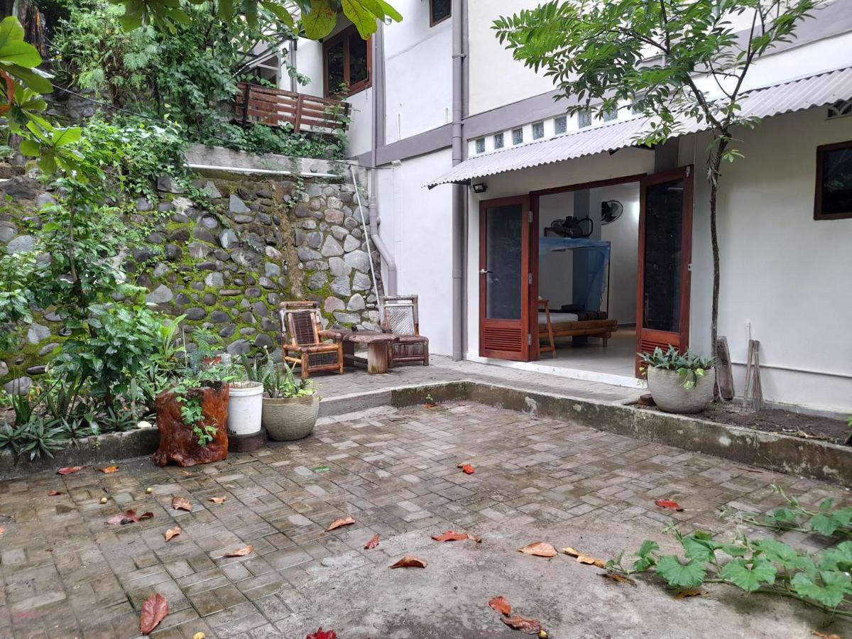 Merdeka House Maluk Esterno foto
