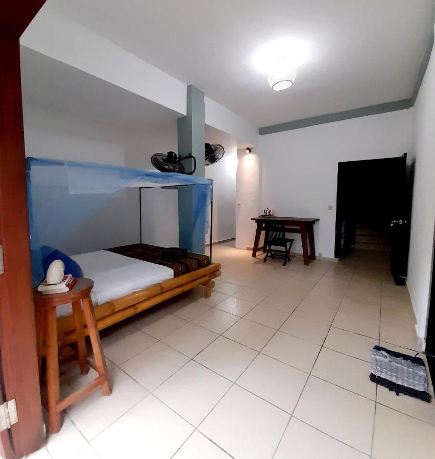 Merdeka House Maluk Esterno foto