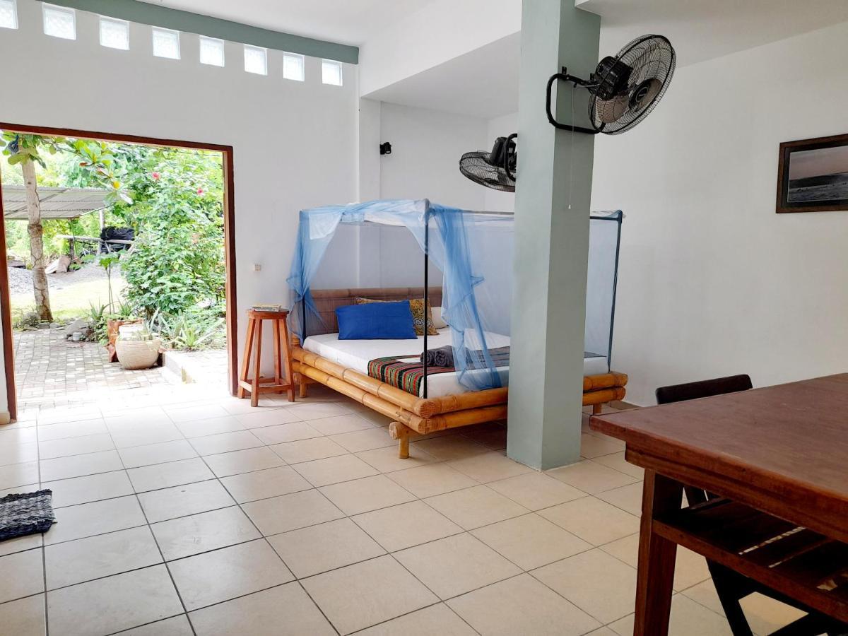 Merdeka House Maluk Esterno foto