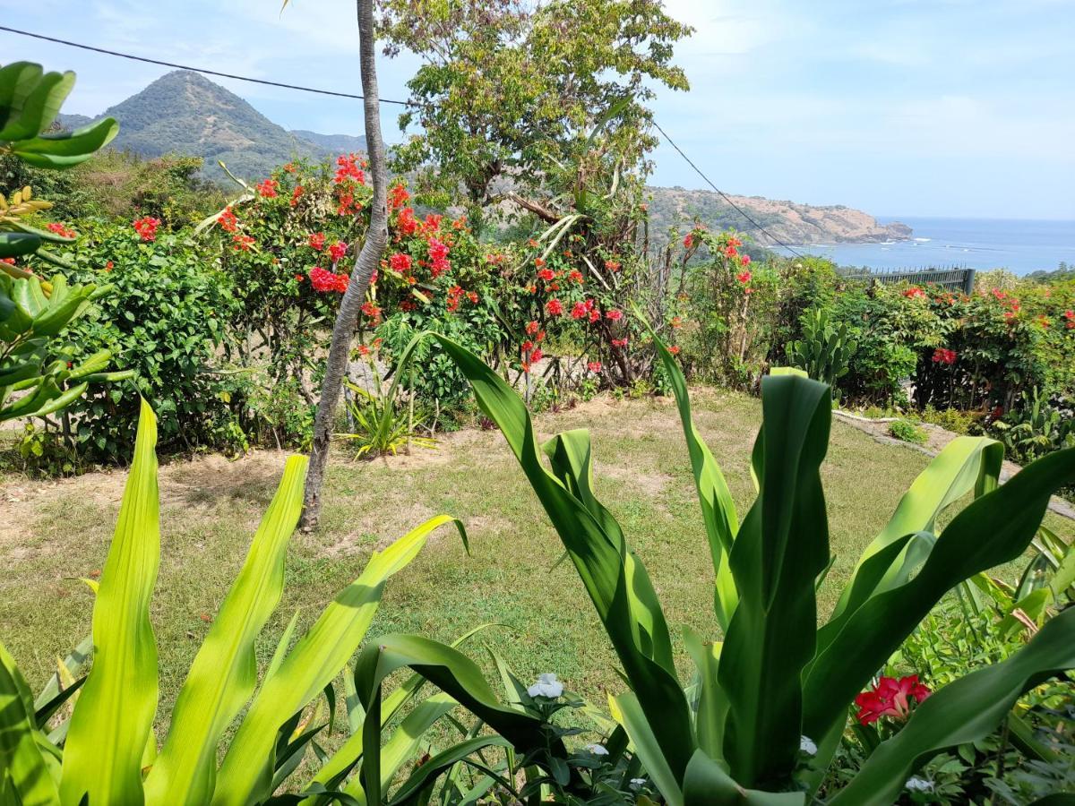 Merdeka House Maluk Esterno foto
