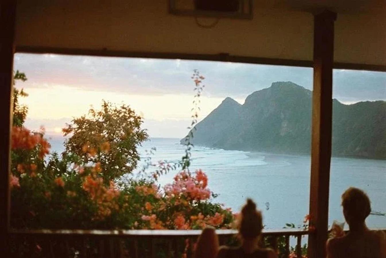 Merdeka House Maluk Esterno foto
