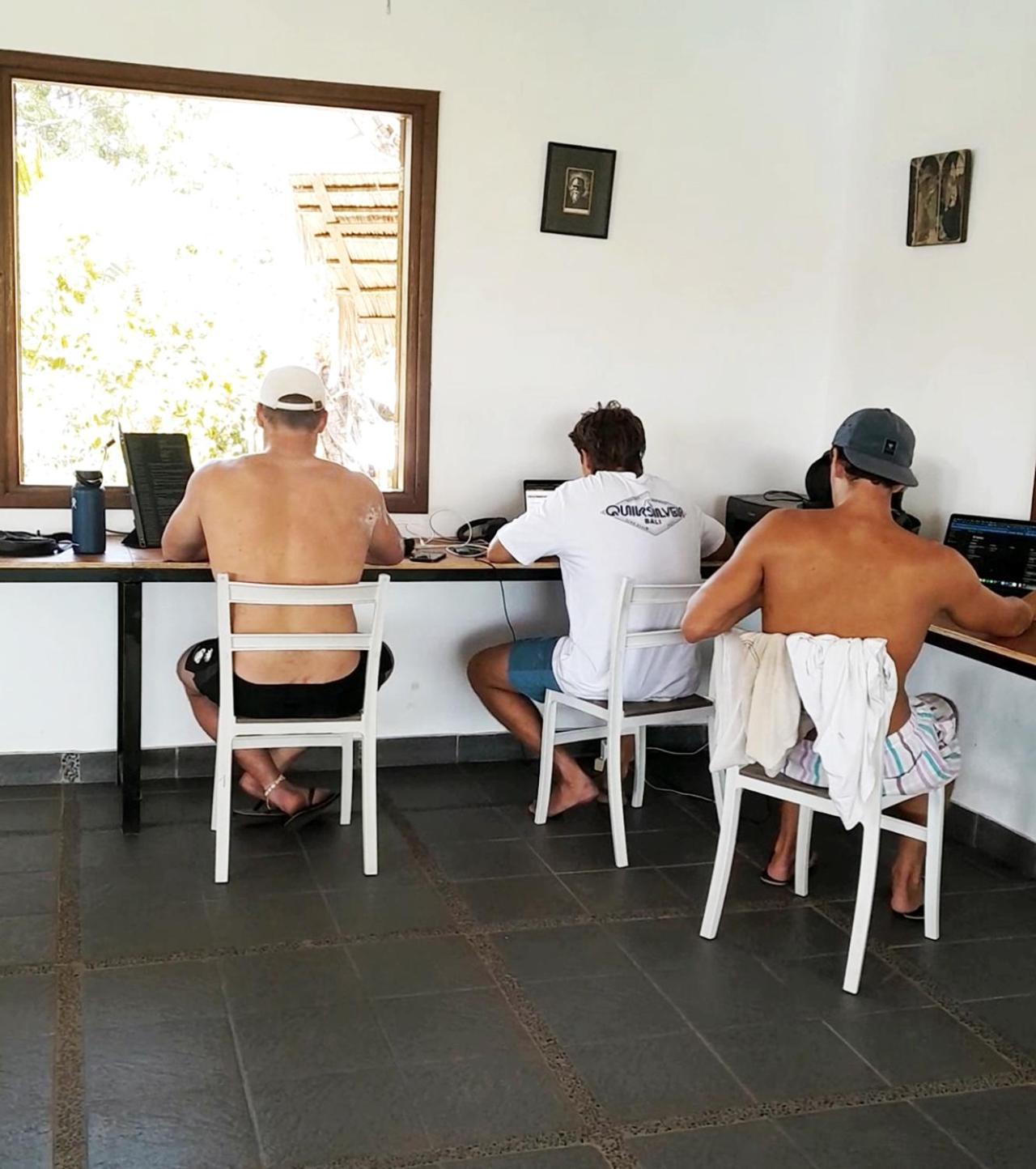 Merdeka House Maluk Esterno foto