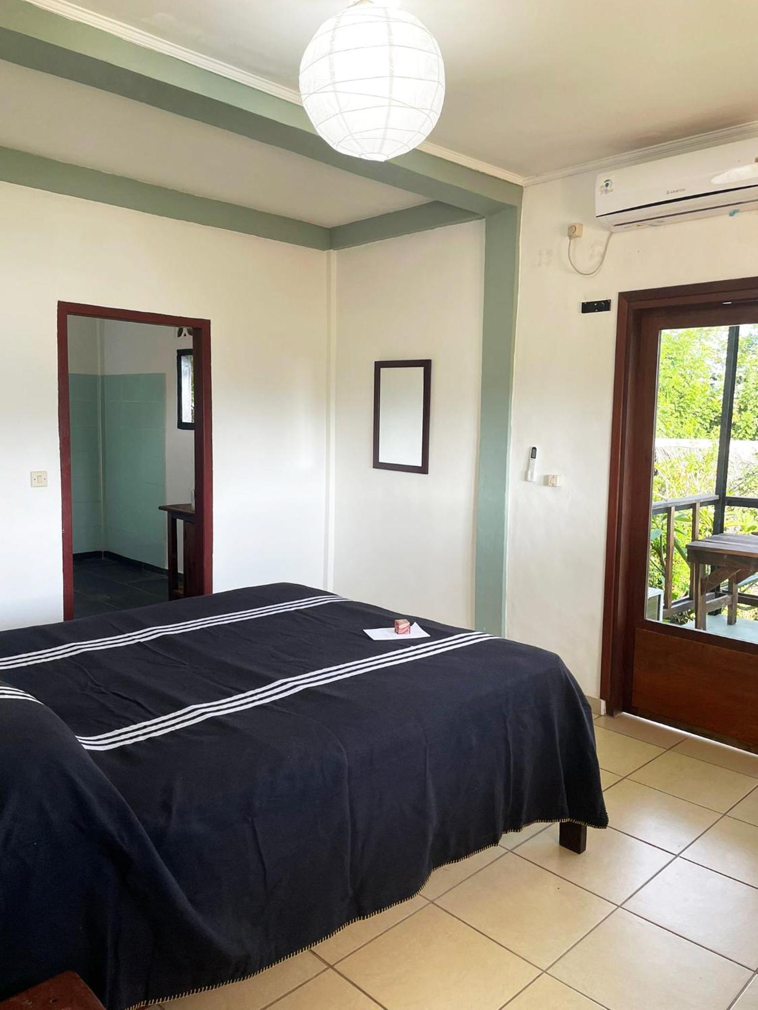 Merdeka House Maluk Esterno foto